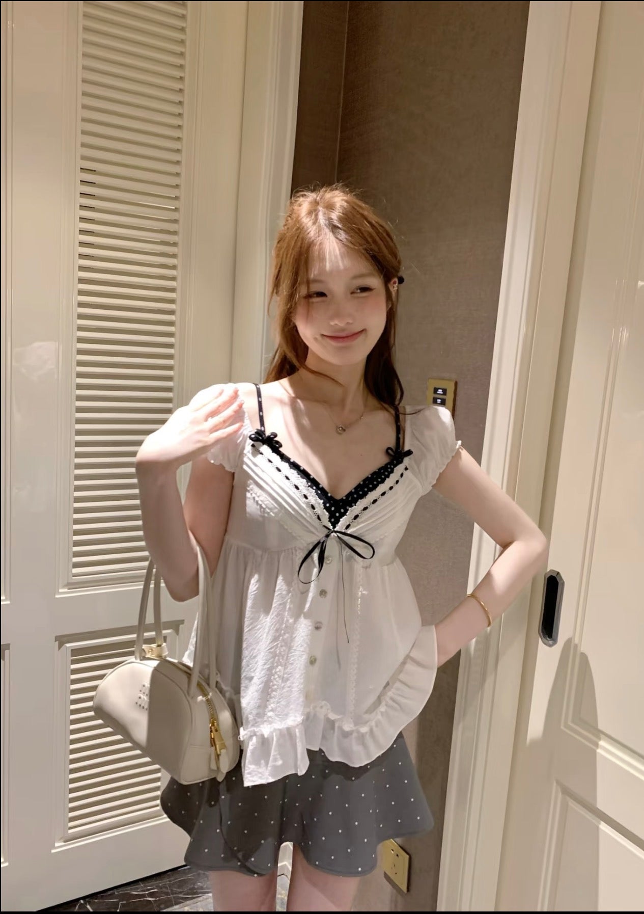 泡泡袖v领氛围感上衣
