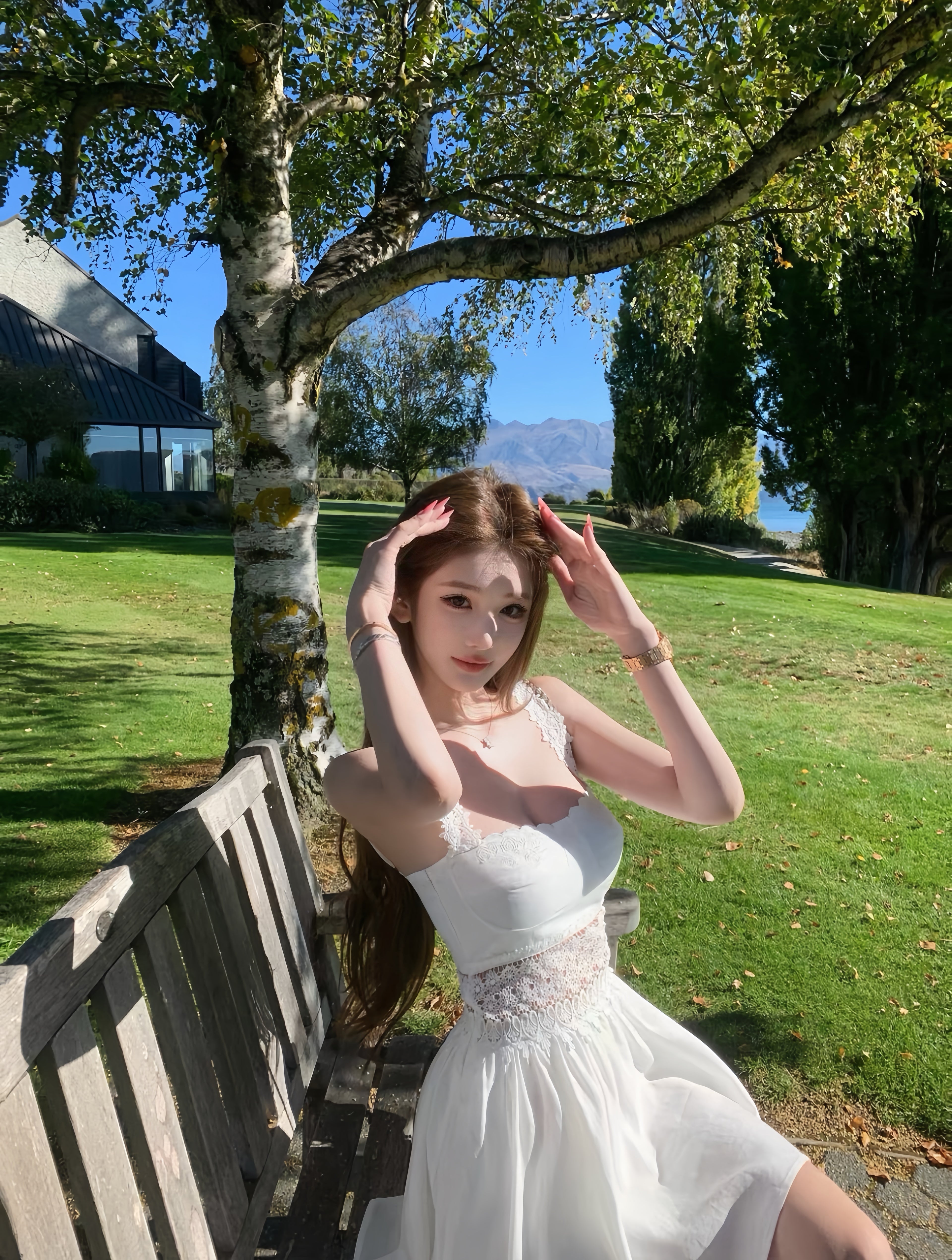 清纯小白花吊带裙