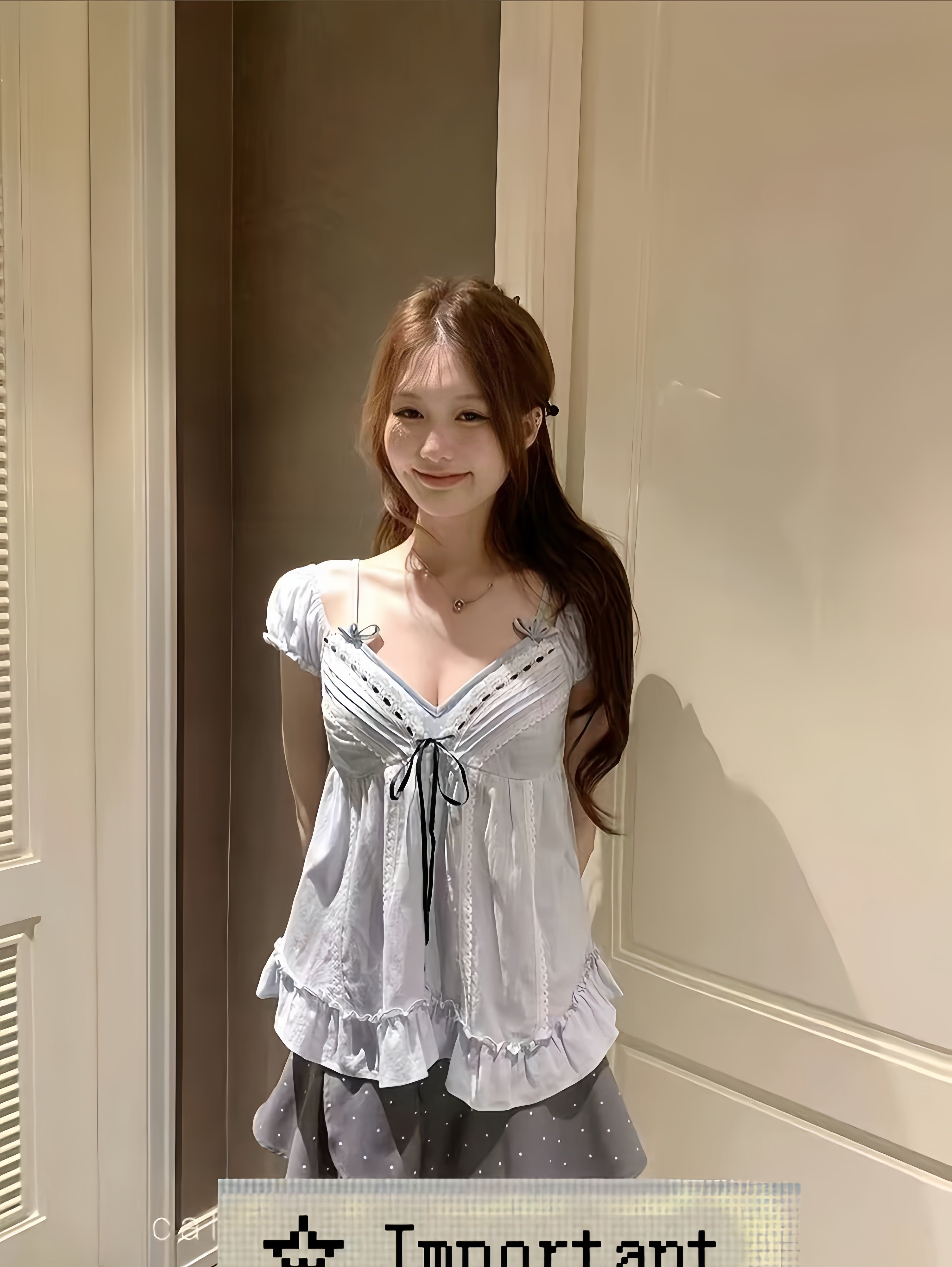 泡泡袖v领氛围感上衣