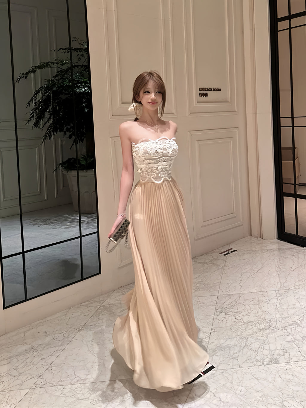 蕾丝拼接蜜桃粉百褶礼服裙