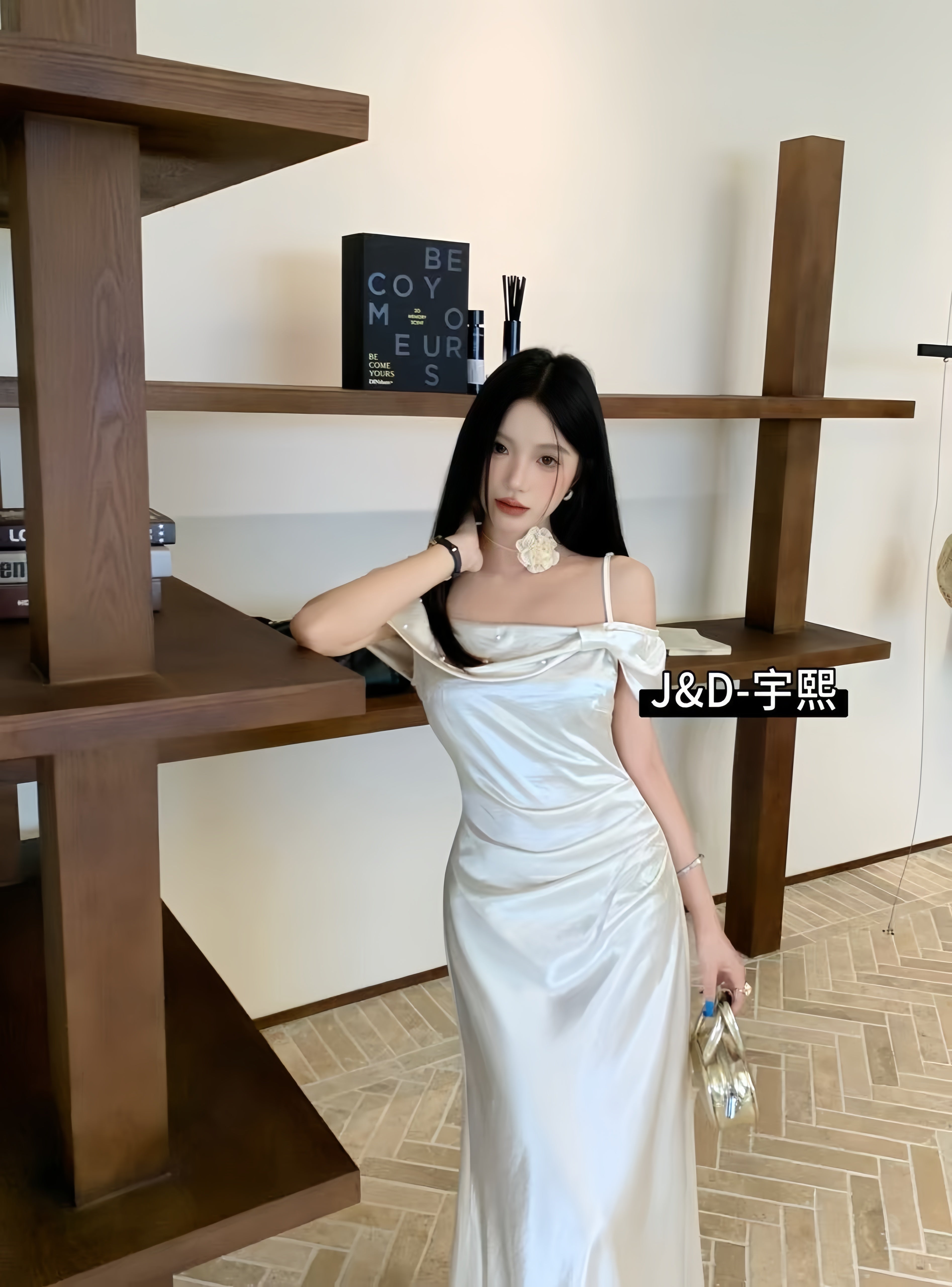 法式缎面珍珠吊带长裙